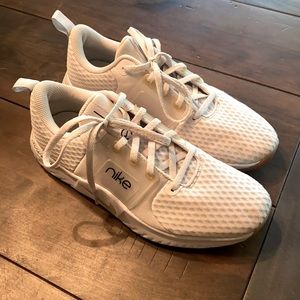 Nike Renew Crosstrainer